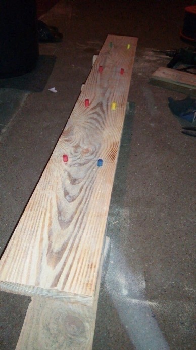 Полка для кружек из старых досок своими руками