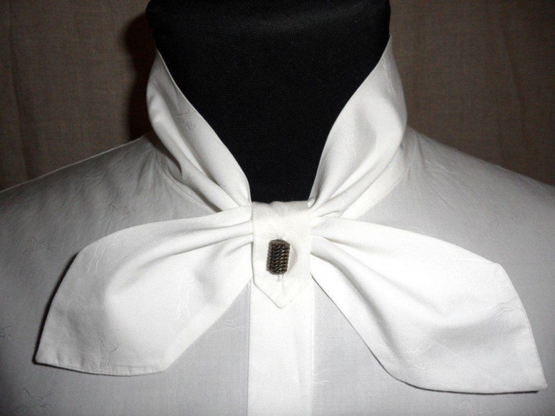 Оригинальный воротничок для стильной офисной рубашки