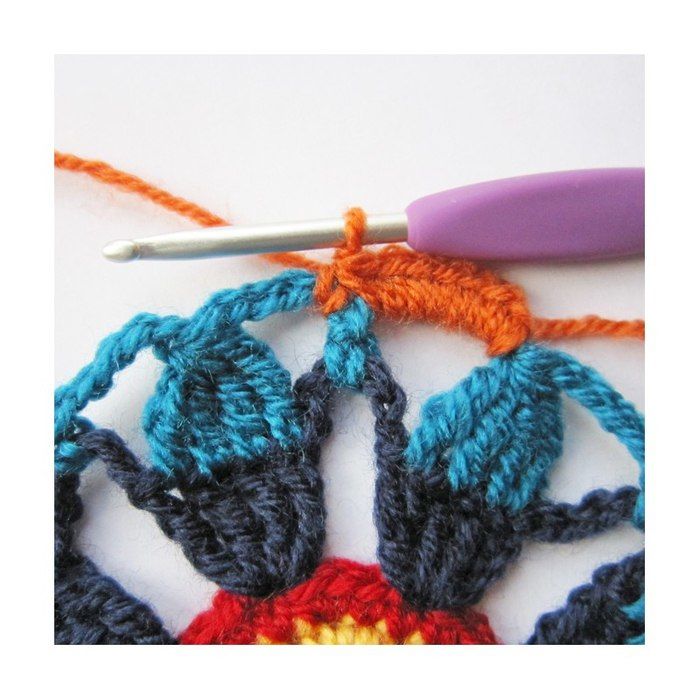 Яркий плед с восточным орнаментом