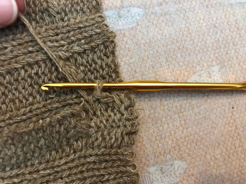 ​Обработка припусков швов в изделии из объемного вязаного трикотажа