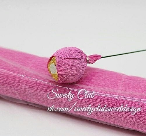 ​Сладкая розочка с конфеткой внутри