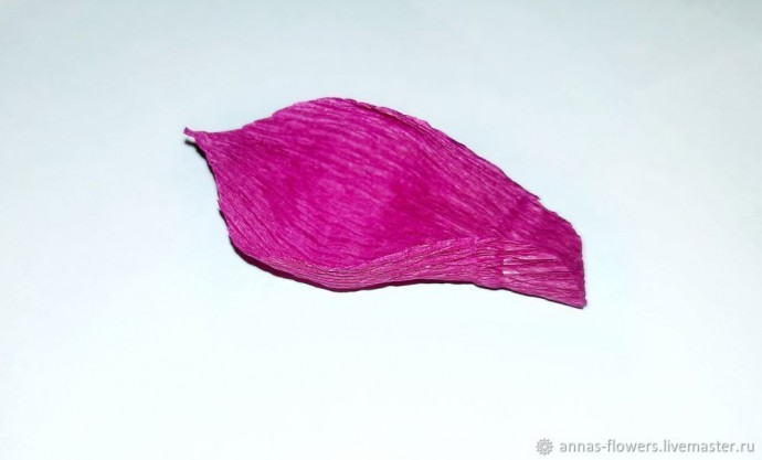 Роза из гофрированной бумаги