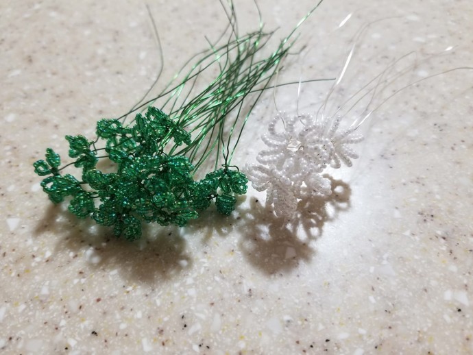 ​Полевые ромашки из бисера