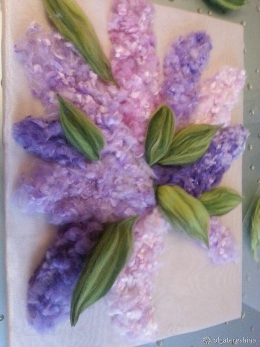Букет сирени в технике шерстяной акварели