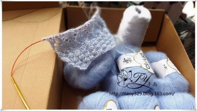 Джемпер спицами с ажурным сердцем