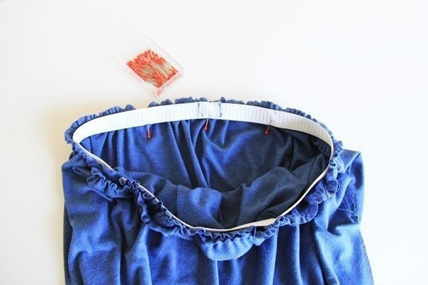 Трикотажное платье-тюльпан с запахом Трикотажное платье-тюльпан с запахом