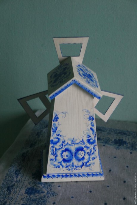 Роспись мельницы в стиле гжель