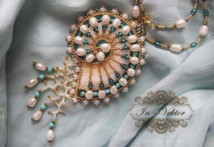 Кулон в виде ракушки Кулон в виде ракушки