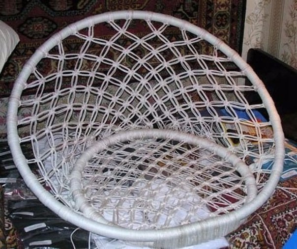 Подвесное плетёное кресло