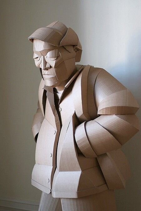 Скульптуры из обыкновенного упаковочного картона