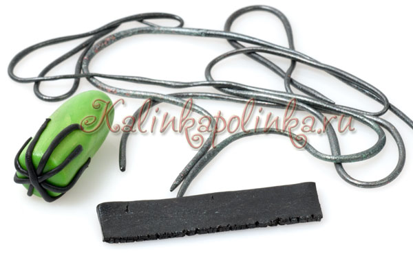 Брошка с маком