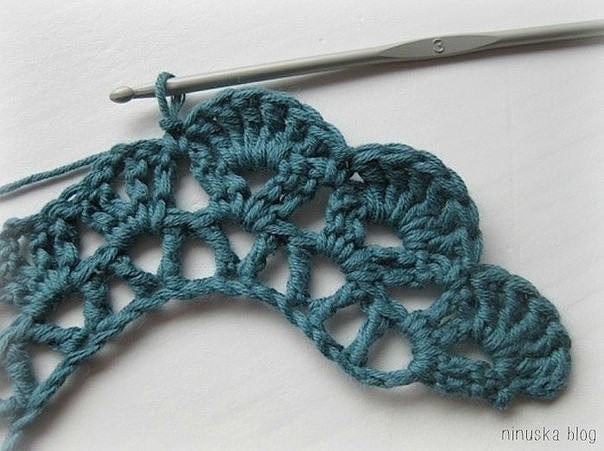 ​Объёмные розы для украшения подушки