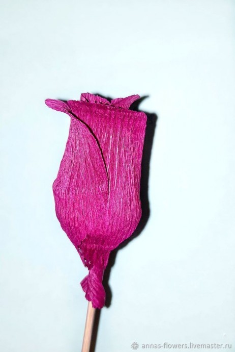 Роза из гофрированной бумаги