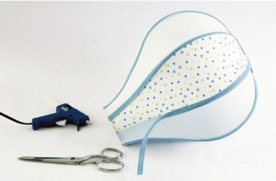 Отличная идея для абажура в детскую: воздушный шар из проволоки и ткани