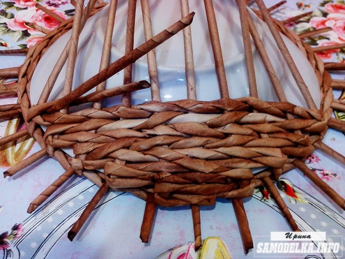 Сова-ключница из газетных трубочек