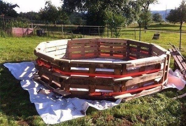 Как самому построить бассейн из простых деревянных поддонов