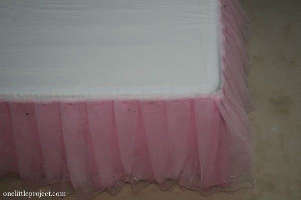 Ажурная юбочка для кровати