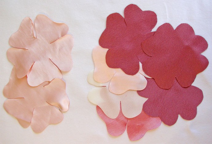 Текстильная брошь "Пиончик"