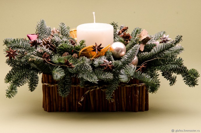 Новогодние композиции с еловыми ветками и свечами