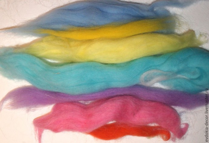 Снегирь в технике шерстяной акварели Снегирь в технике шерстяной акварели