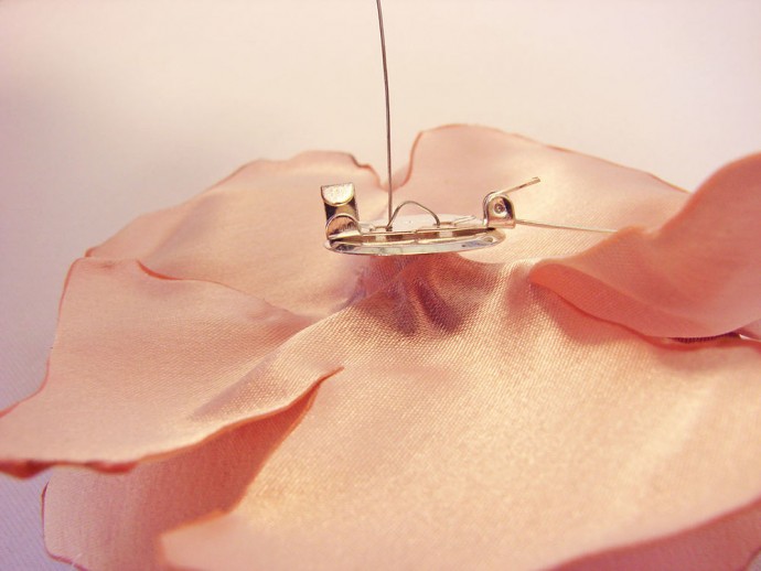 Текстильная брошь "Пиончик"