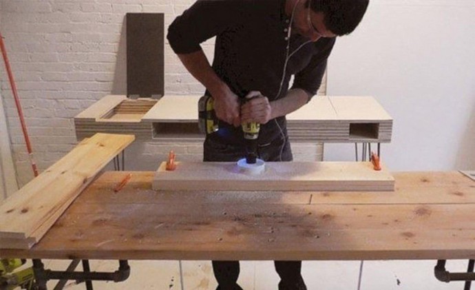 Вертикальная и очень вместительная полка для цветов