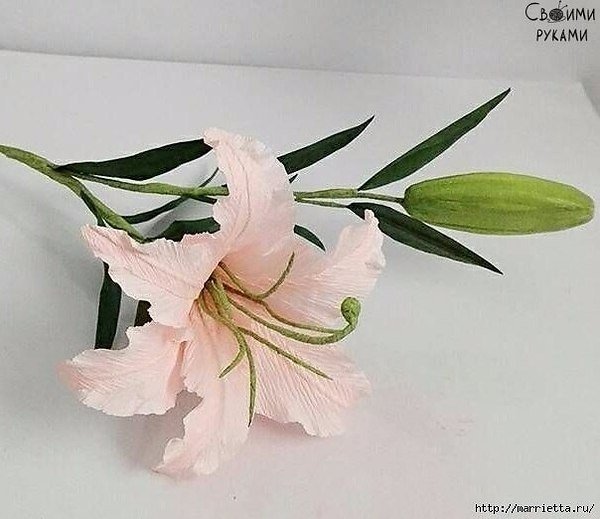 Восхитительная лилия из гофрированной бумаги