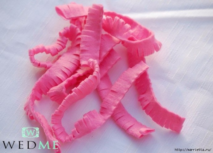 Нежные розовые цветочки из фетра