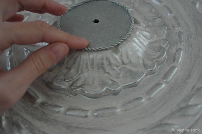 Настенные часы из потолочной розетки