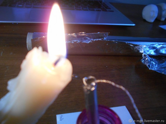 Миниатюрная свеча с подсвечником