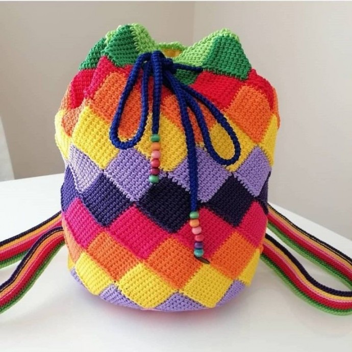 Интересная вязаная сумочка