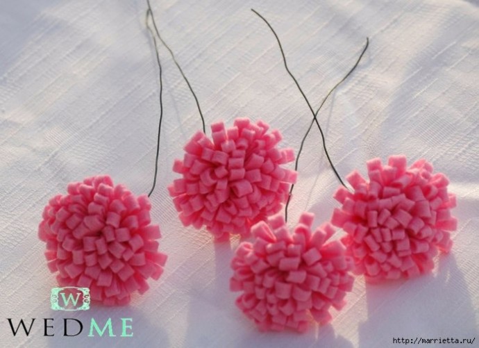 Нежные розовые цветочки из фетра