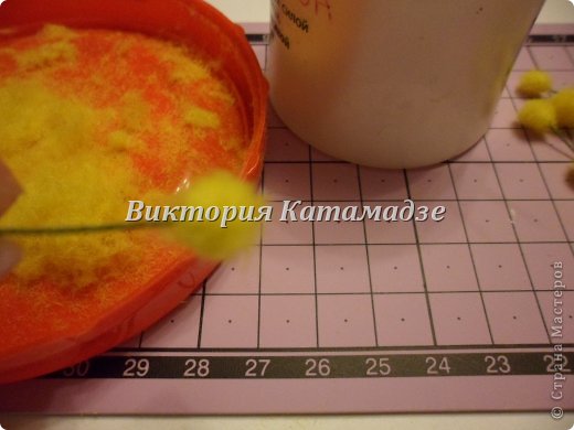 Мимоза из пенополистирола, манной крупы, шерсти и шелка