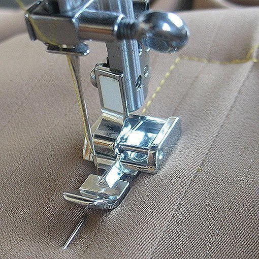 Как аккуратно, красиво и просто вшить "молнию" (не потайную)