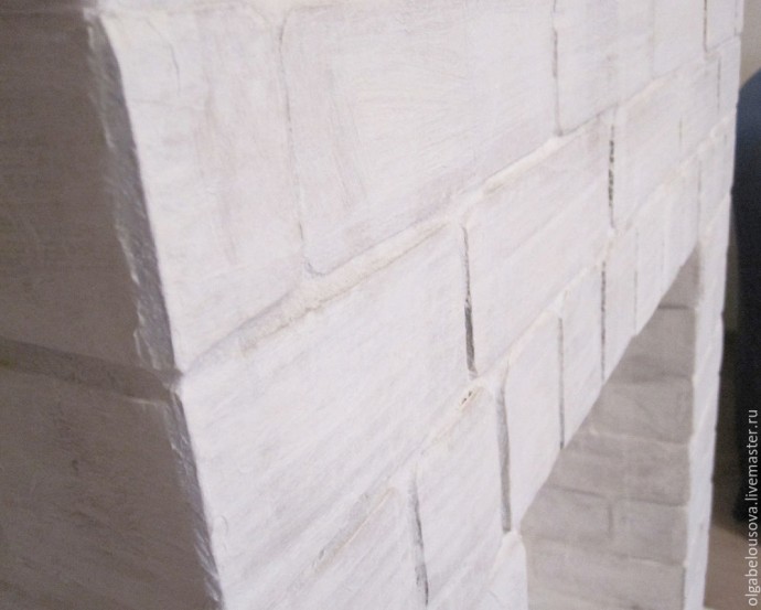 Фальш-камин с имитацией кирпичной кладки