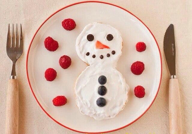 Очень красивый и вкусный новогодний завтрак