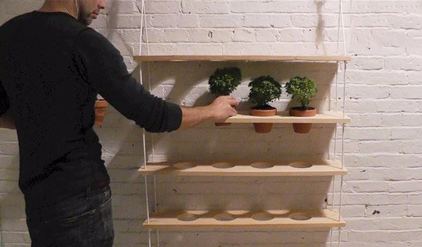 Деревянная полочка для цветов Деревянная полочка для цветов