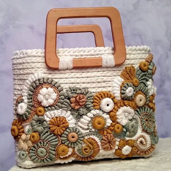 Вязаные сумочки в технике фриформ: вдохновляющие идеи