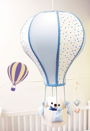 Отличная идея для абажура в детскую: воздушный шар из проволоки и ткани