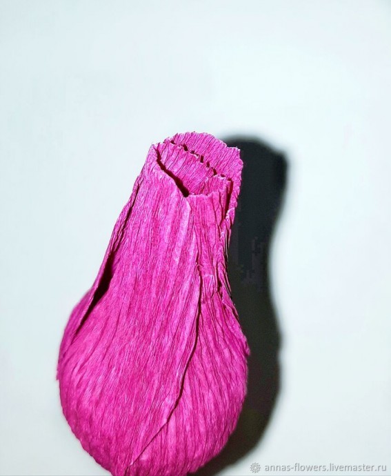 Роза из гофрированной бумаги