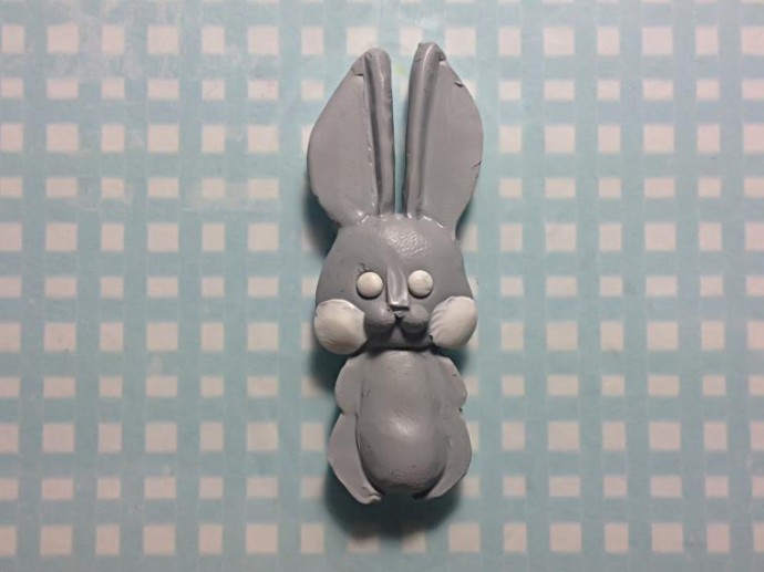 Лепим зайчика из полимерной глины