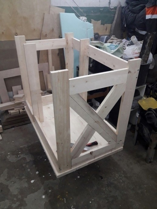 Самодельный письменный стол в детскую