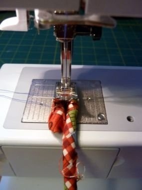 ​Корзинка из полосок ткани и веревки