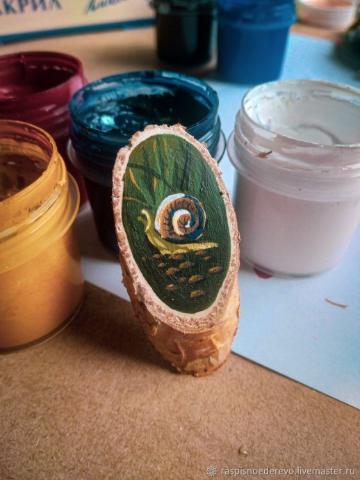 Расписная брошь-улитка