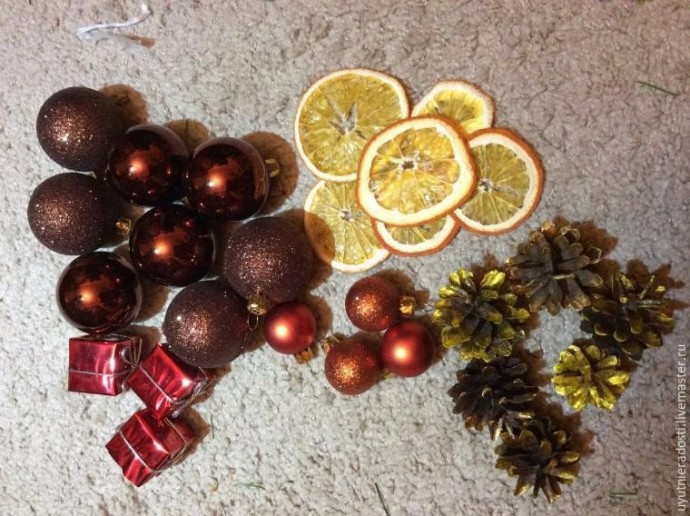 Новогодний веночек своими руками