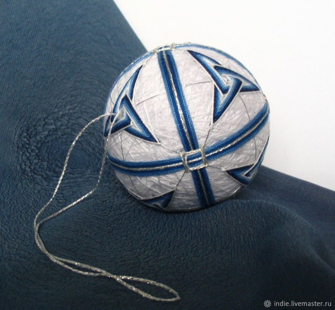 Темари или искусство вышивки на шарах: целующиеся треугольники
