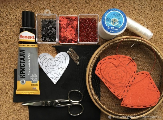 Сердце из бисера и пайеток