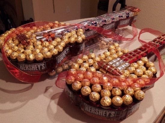 ​Сладкий подарок в виде гитары