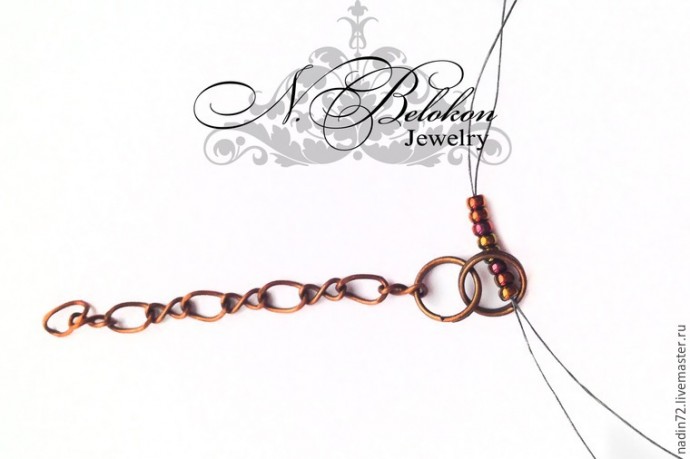 Браслет с яшмой в технике плетения по стразовой ленте