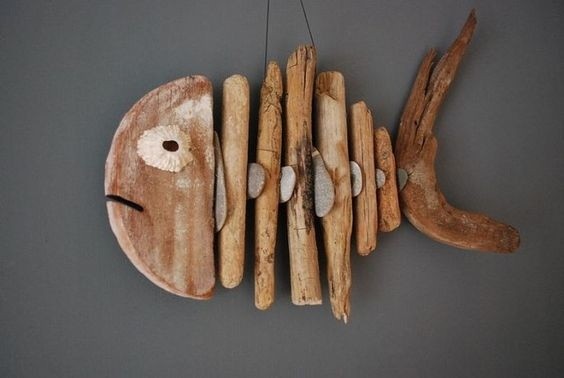 ​Рыбки из разукрашенных деревянных палочек